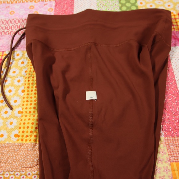 Vuori Daily Legging – Rust Colored – Size Large - Picture 4 of 5